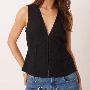 Lace Trim Vest in Black Size US 4